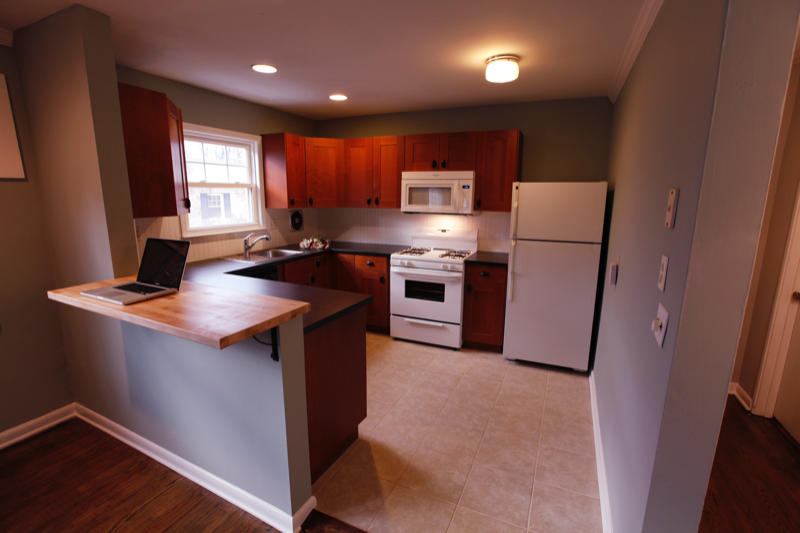 1048 Saint Charles Ave Ne - Photo 2 of 9