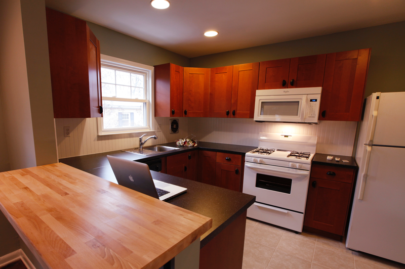 1048 Saint Charles Ave Ne - Photo 4 of 9