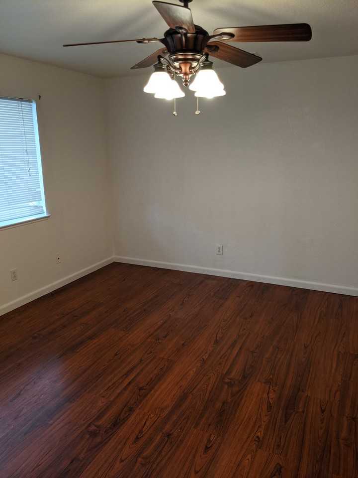 127 Huber Ct - Photo 4 of 11