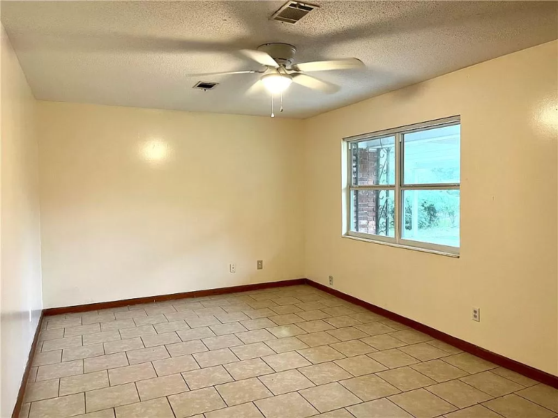 2226 Formosa Cir #A - Photo 5 of 11
