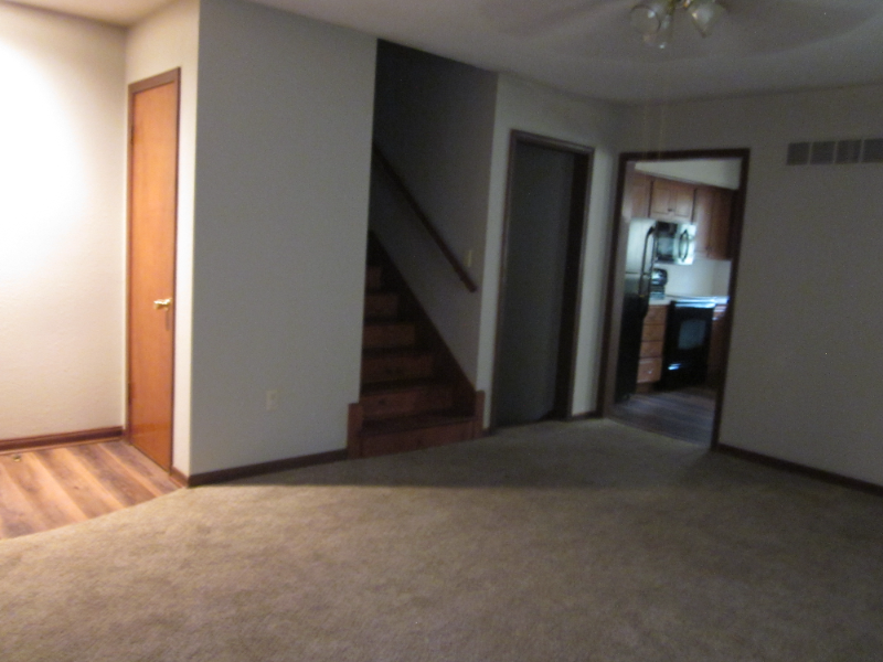 427 S Cardinal Dr - Photo 3 of 12