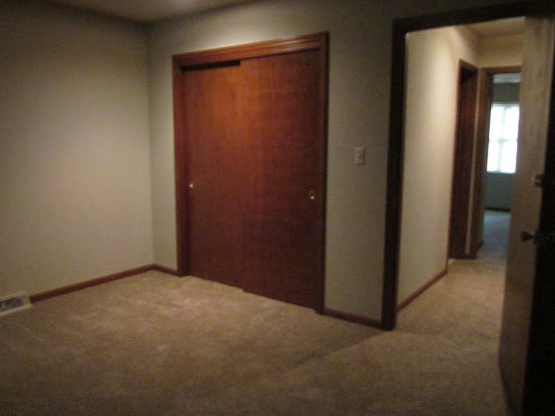 427 S Cardinal Dr - Photo 6 of 12