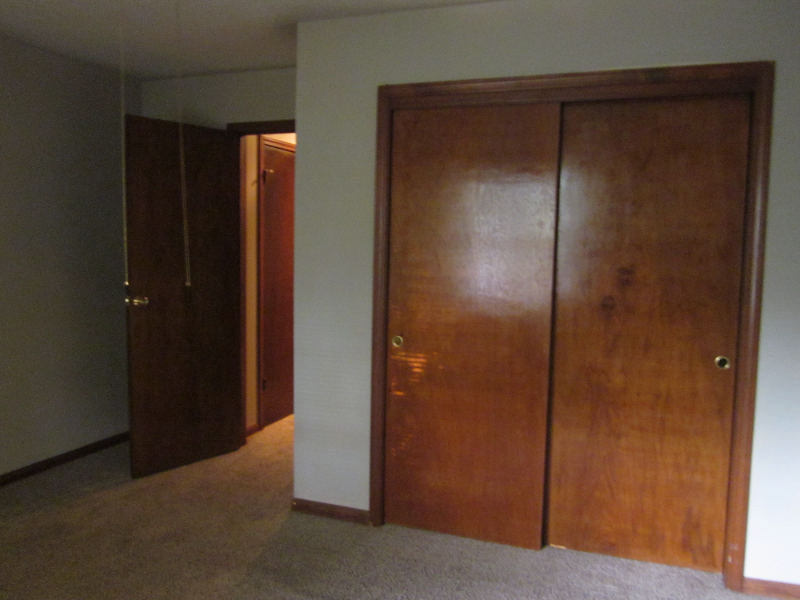 427 S Cardinal Dr - Photo 7 of 12