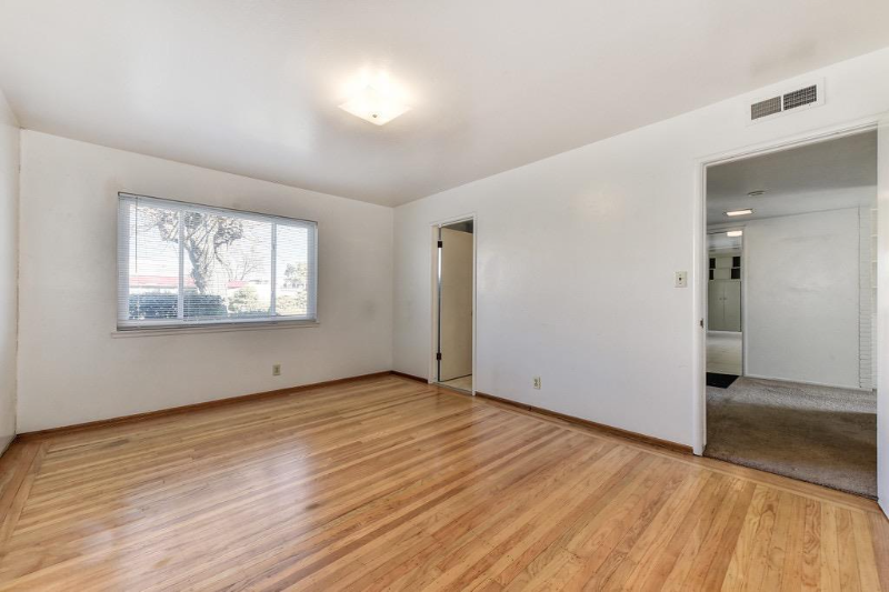 1302 Frances Dr - Photo 6 of 17