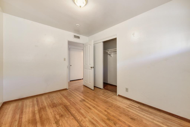 1302 Frances Dr - Photo 7 of 17