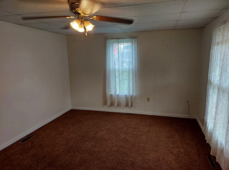 122 Maple St - Photo 3 of 9