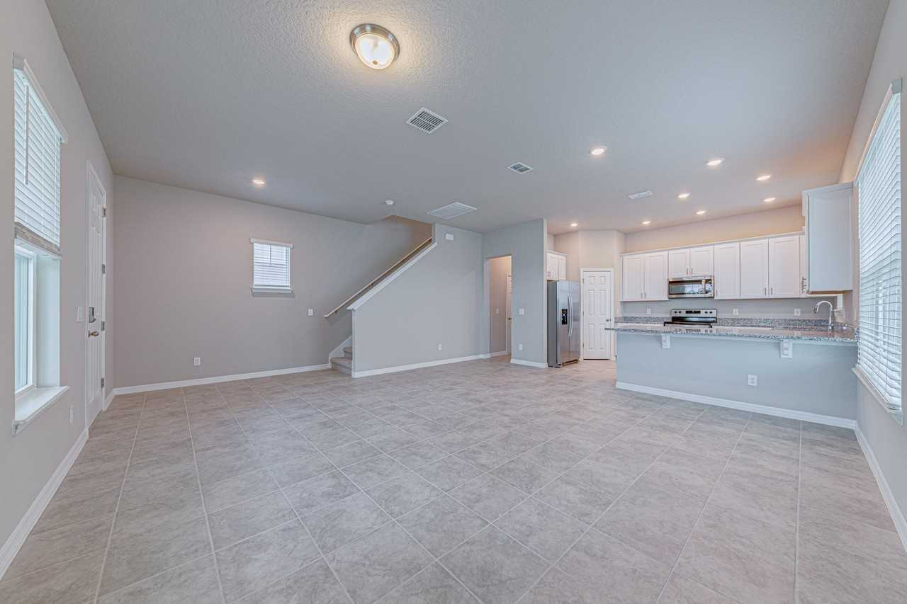 524 Venetian Palms Blvd - Photo 5 of 19