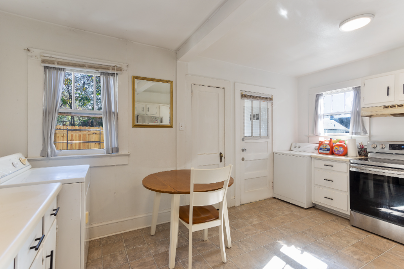 1003 Center St Nw #B - Photo 2 of 15