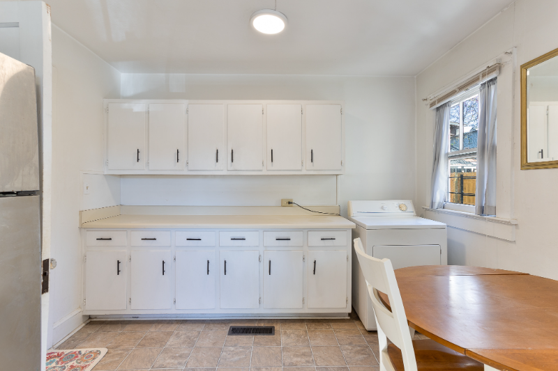 1003 Center St Nw #B - Photo 3 of 15