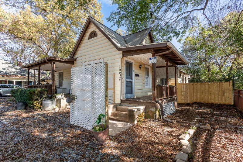 1003 Center St Nw #B - Photo 5 of 15