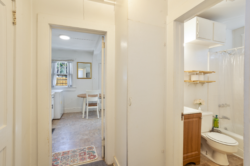 1003 Center St Nw #B - Photo 6 of 15