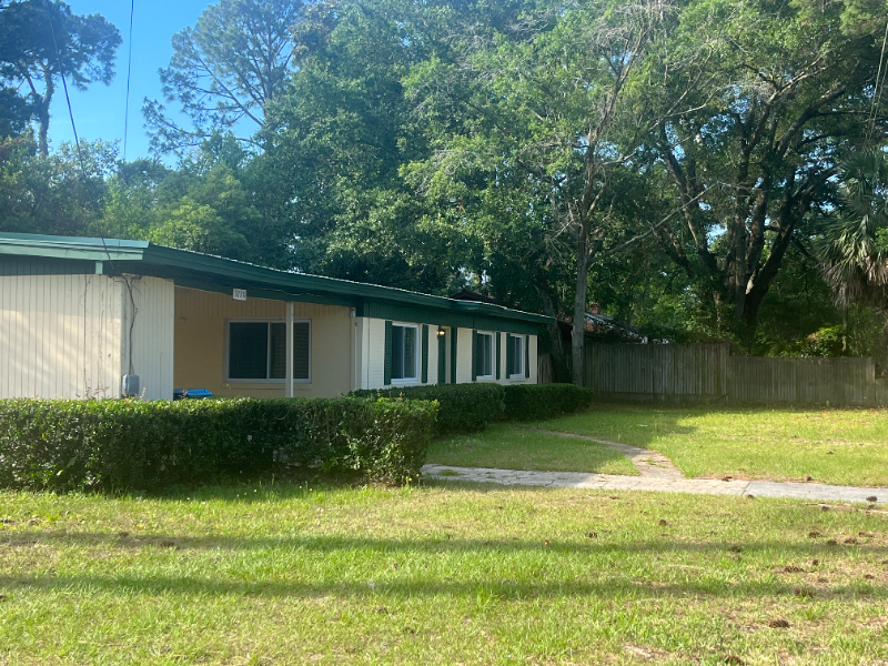 3220 Altama Ave - Photo 2 of 13