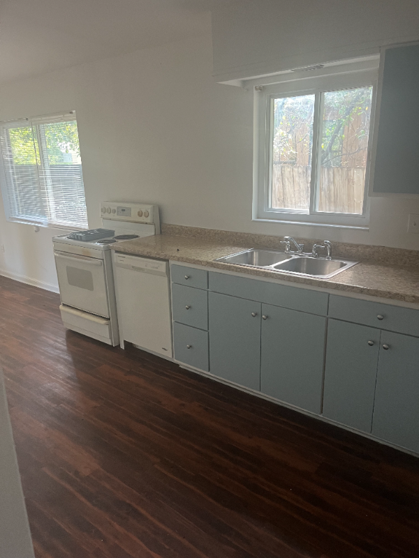 3220 Altama Ave - Photo 7 of 13