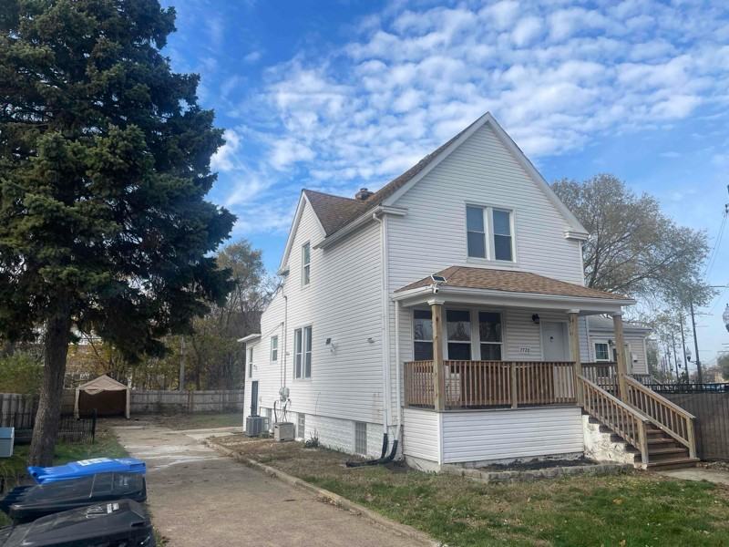 7720 S Exchange Ave - Photo 2 of 17