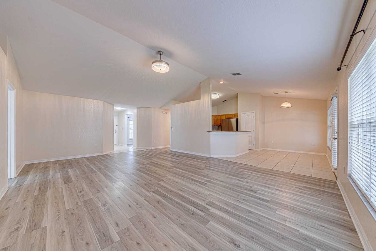 1176 Lake Place Ct - Photo 7 of 20