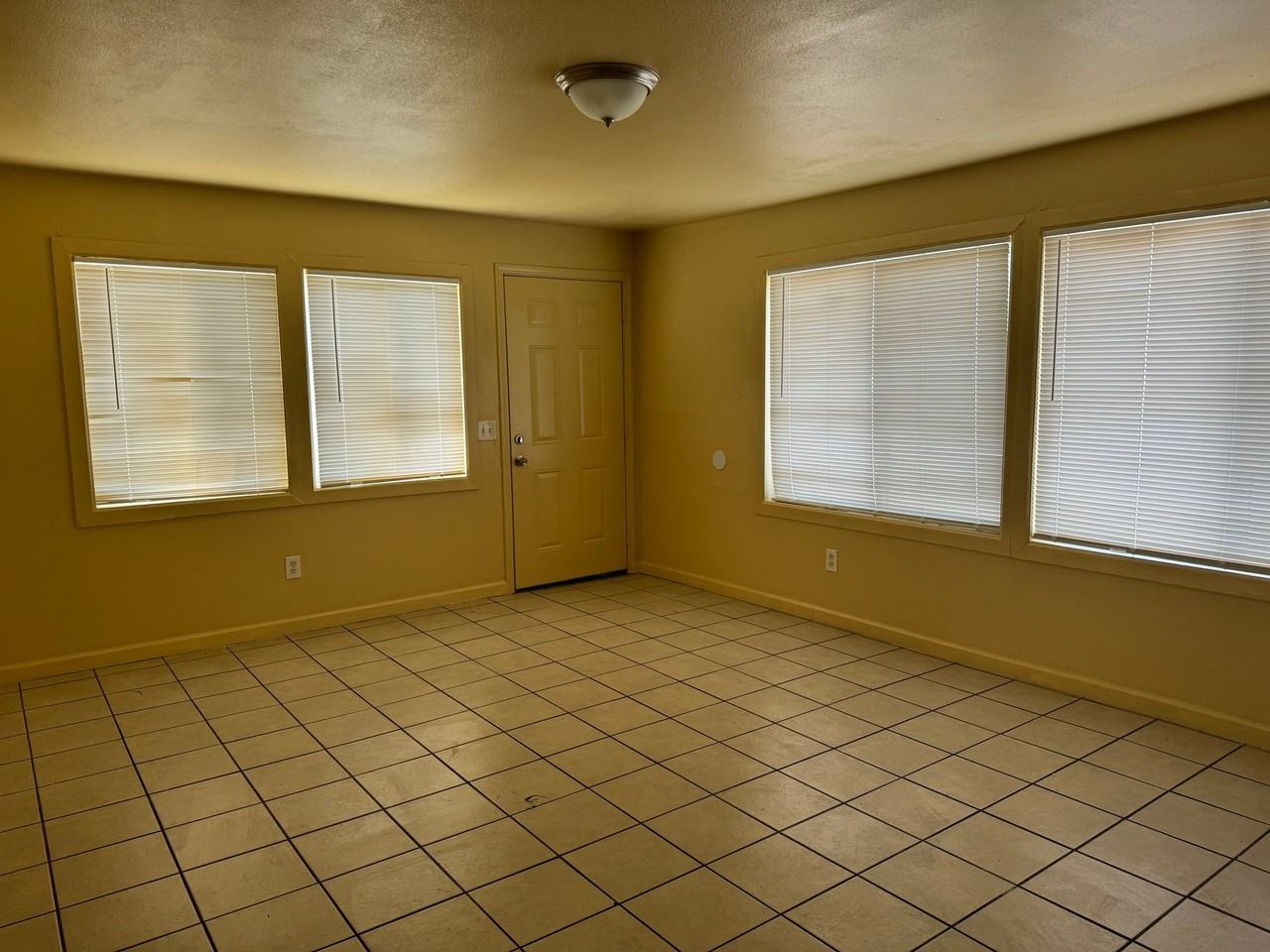 15268 Center St - Photo 4 of 15