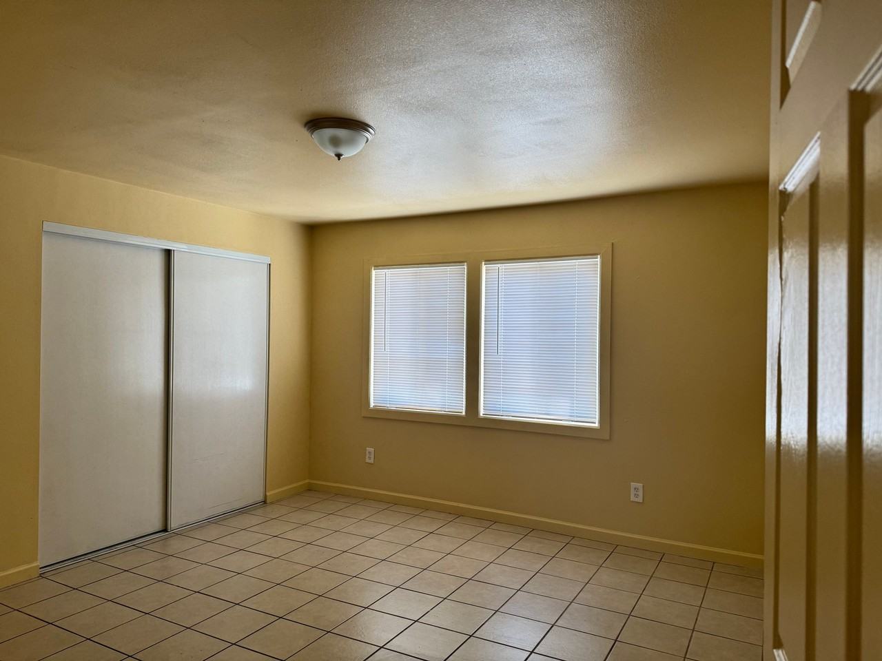 15268 Center St - Photo 5 of 15