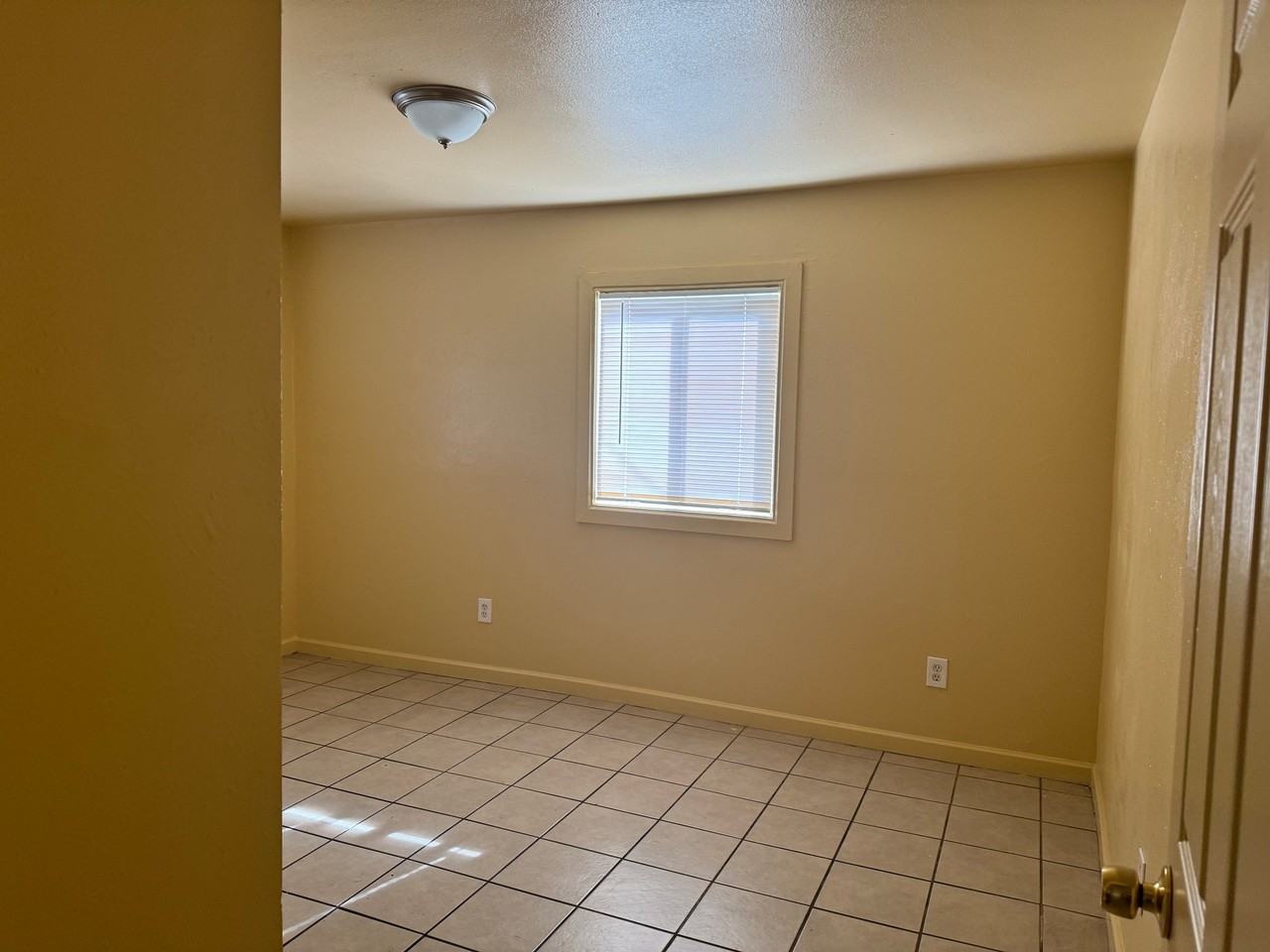 15268 Center St - Photo 6 of 15