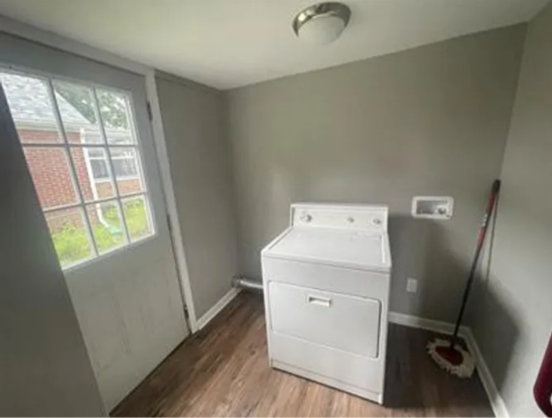 32 Forry St #B - Photo 3 of 4