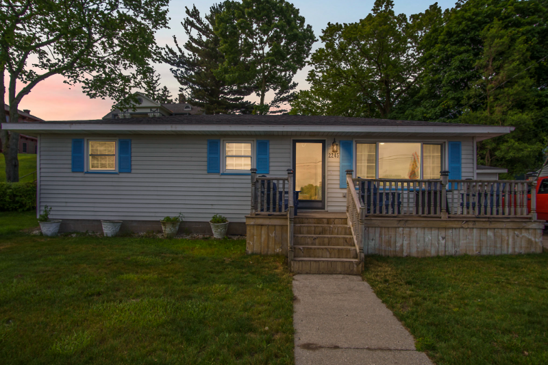 2245 Lakeshore Dr - Photo 3 of 47