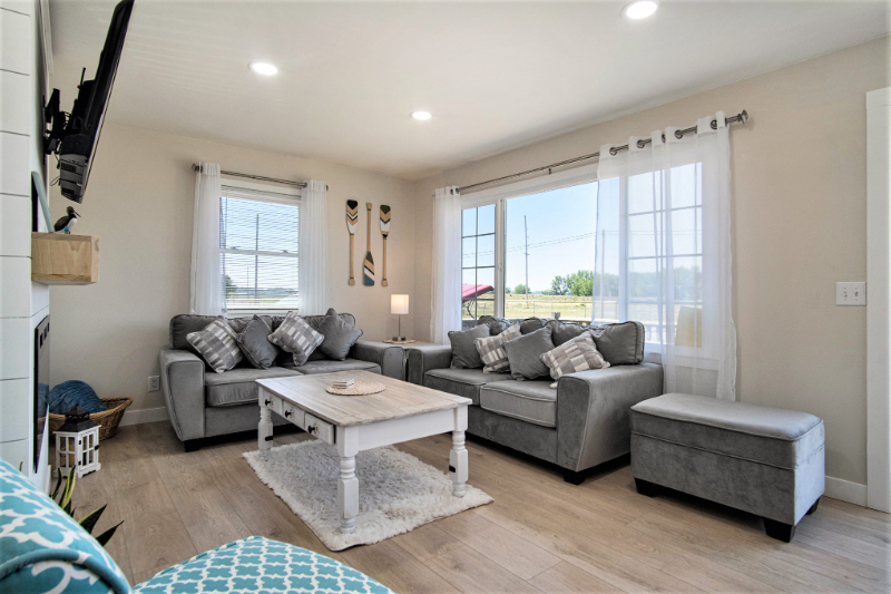 2245 Lakeshore Dr - Photo 7 of 47