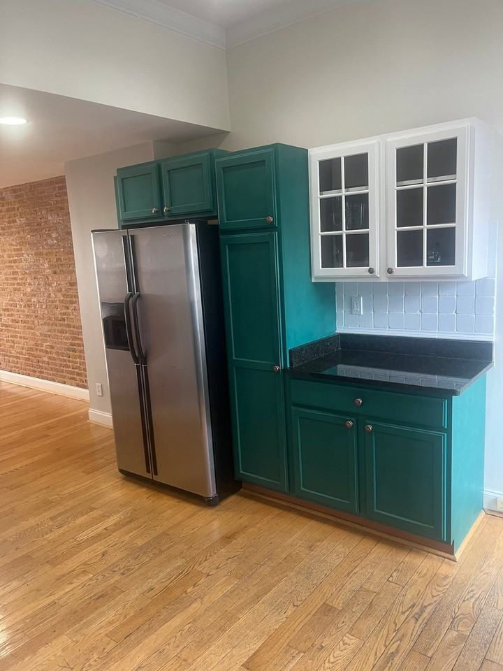 1615 Light St - Photo 4 of 5