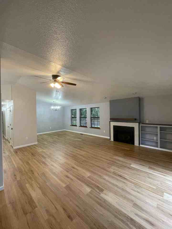 8938 49th Ct Ne - Photo 2 of 11