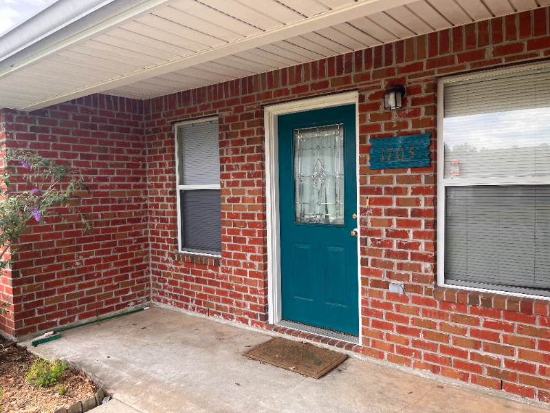 1705 Briarwood St - Photo 2 of 31