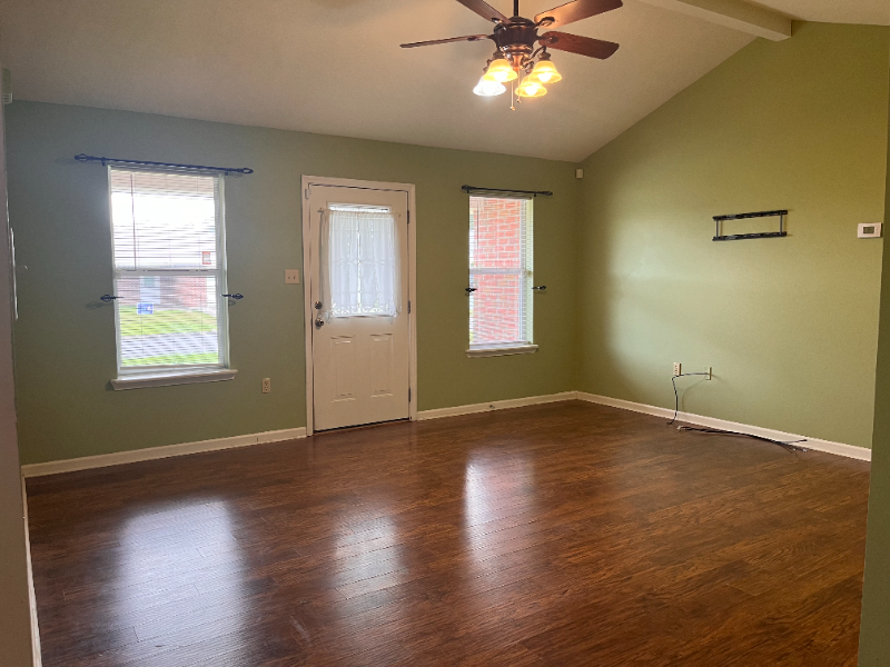 1705 Briarwood St - Photo 3 of 31