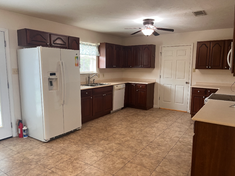 1705 Briarwood St - Photo 7 of 31