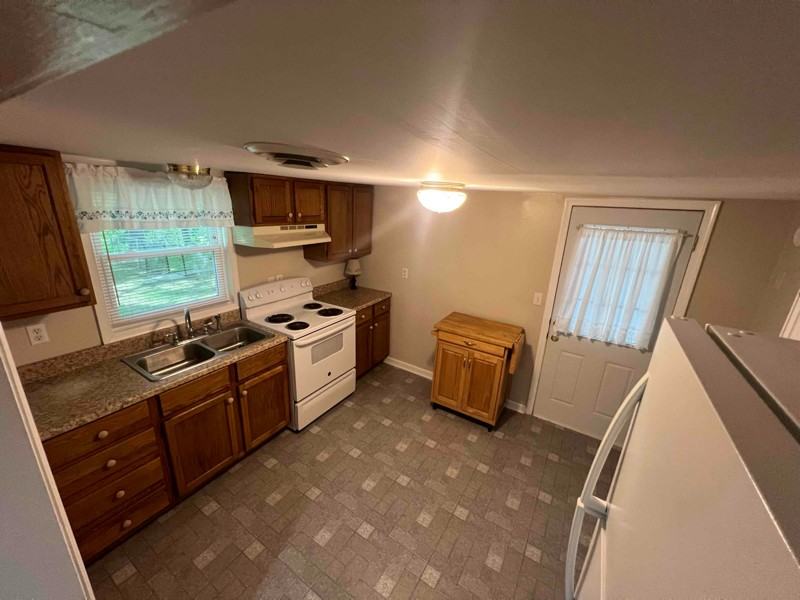 20545 Adkins Rd - Photo 6 of 24