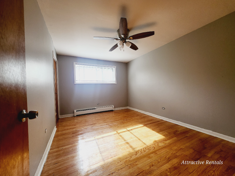 10720 S Ridgeland Ave - Photo 6 of 8