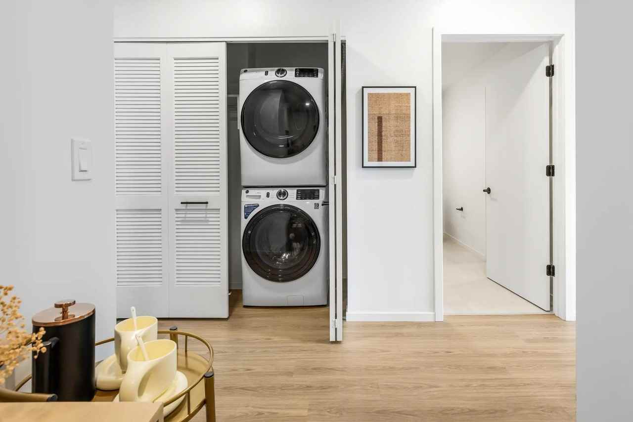 220 N Elizabeth St - Photo 2 of 9