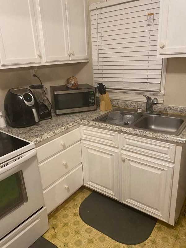 411 E 8th Ave - Photo 3 of 5