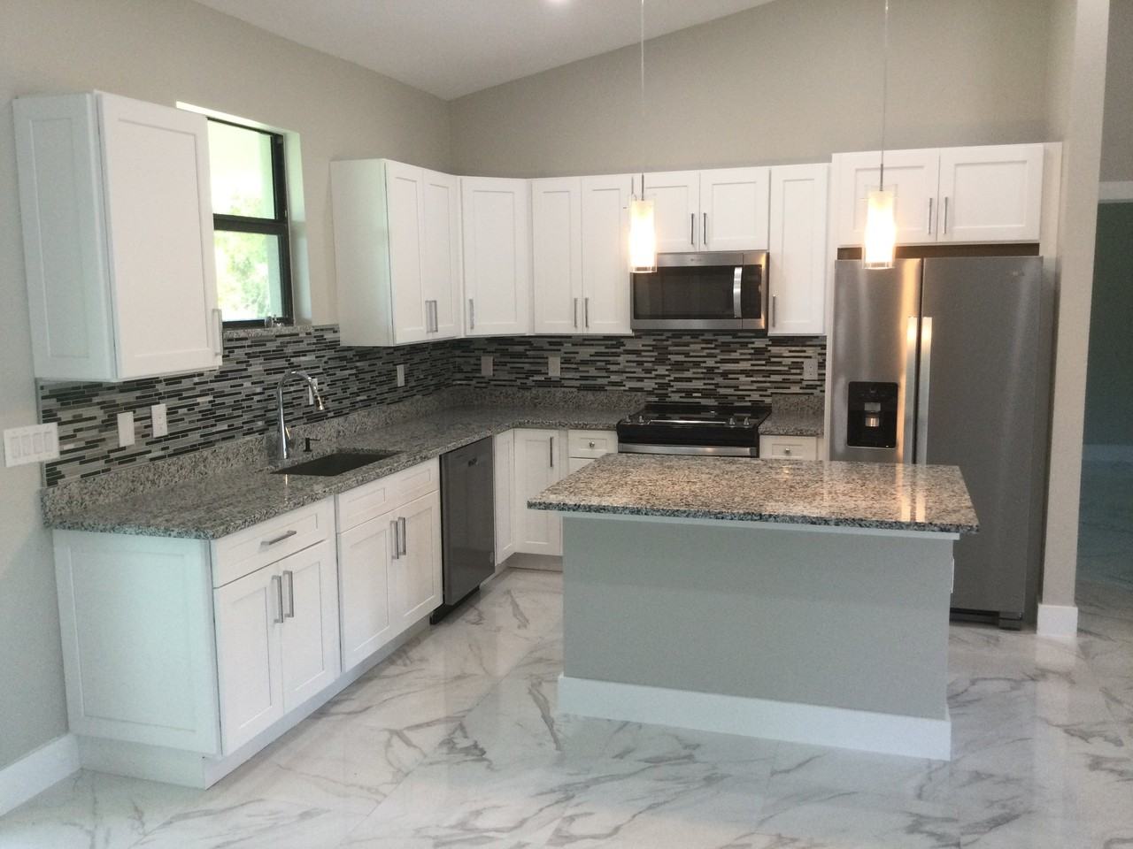 17089 Urban Ave - Photo 4 of 27