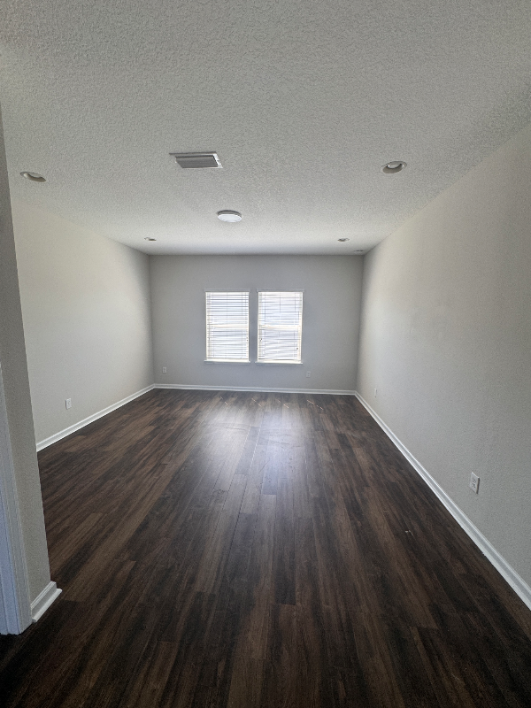 79 Carbide Ct - Photo 3 of 20