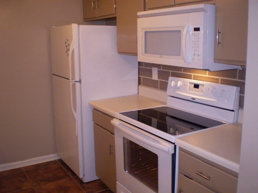 510 E Gillespie St #E28 - Photo 4 of 21