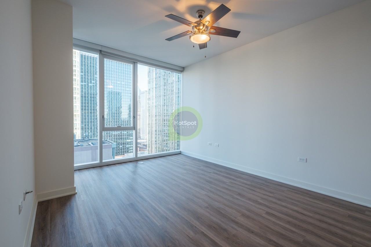 355 N Wells St - Photo 5 of 17