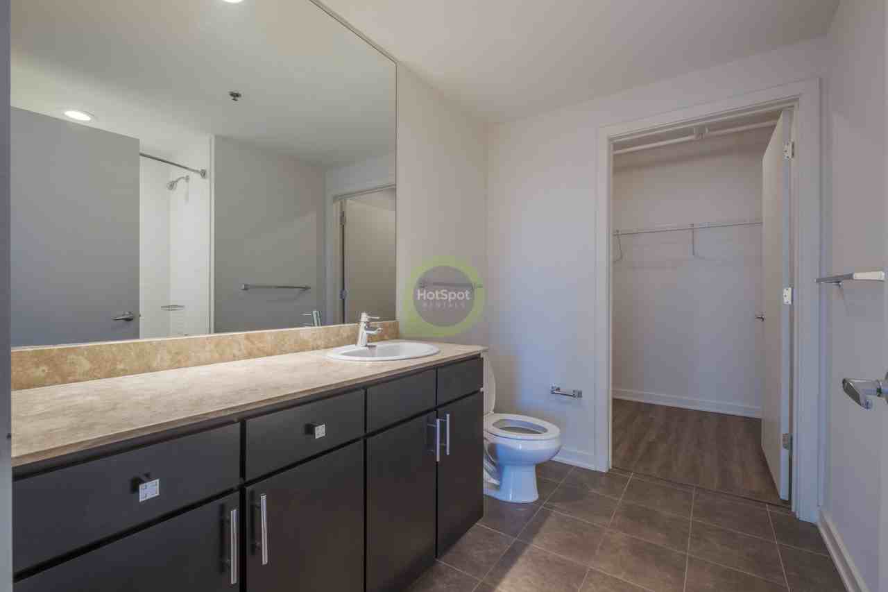355 N Wells St - Photo 6 of 17