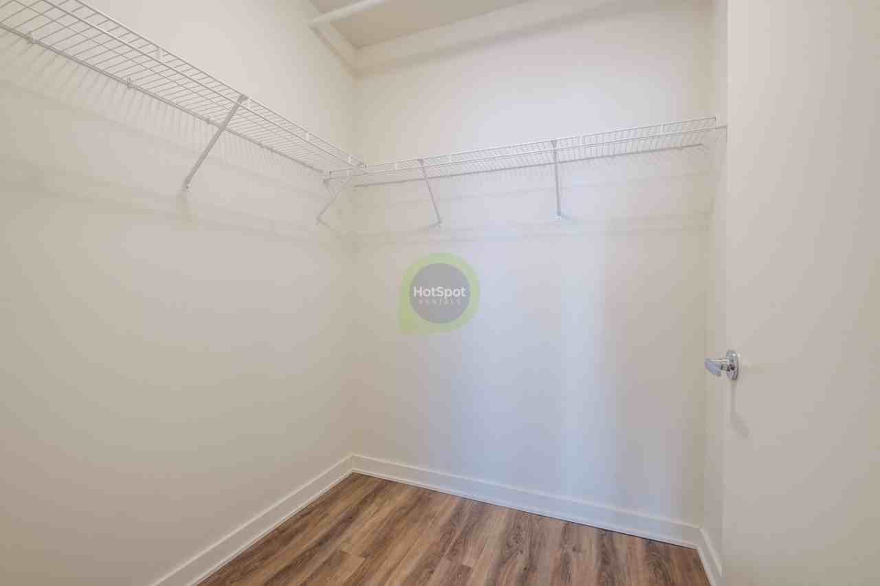 355 N Wells St - Photo 7 of 17