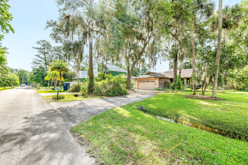 119 Palm Valley Woods Dr - Photo 2 of 20