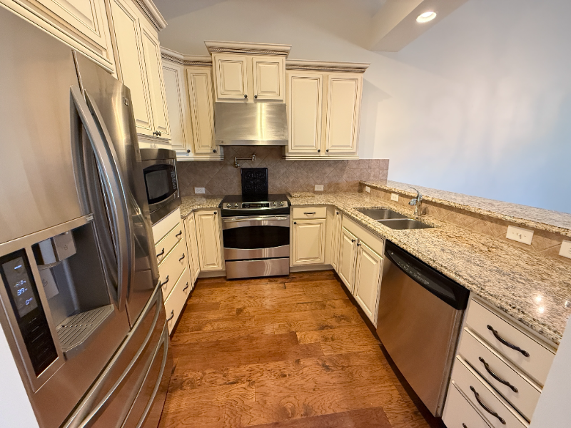 1102 Kinloch Dr - Photo 4 of 18