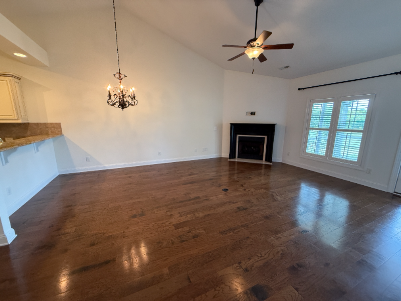 1102 Kinloch Dr - Photo 6 of 18