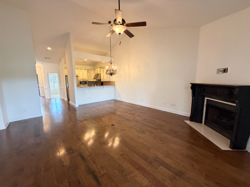 1102 Kinloch Dr - Photo 7 of 18