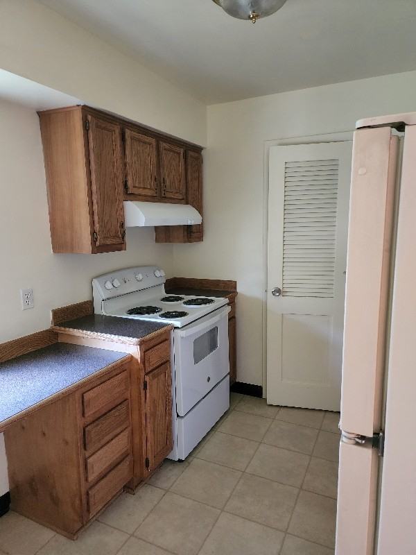 220 W Frank St - Photo 6 of 10