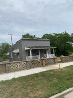 featured image of 223 E 15th St