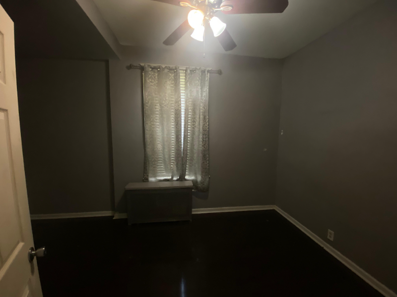 223 E 15th St - Photo 4 of 9