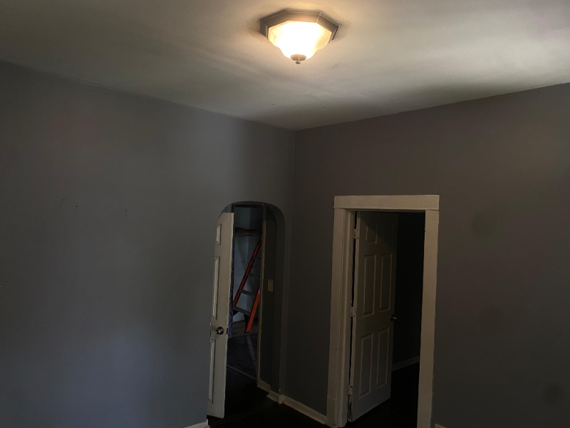 223 E 15th St - Photo 5 of 9