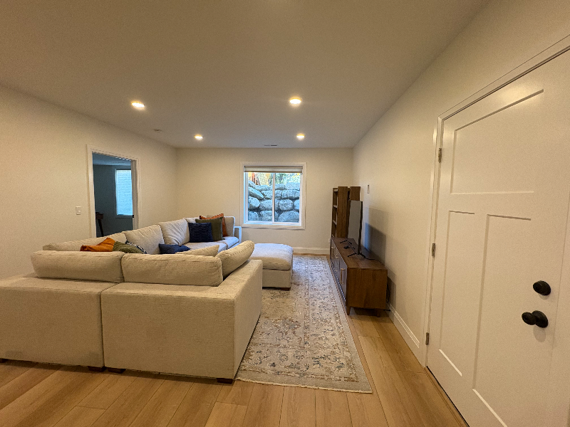 500 E - Photo 4 of 12