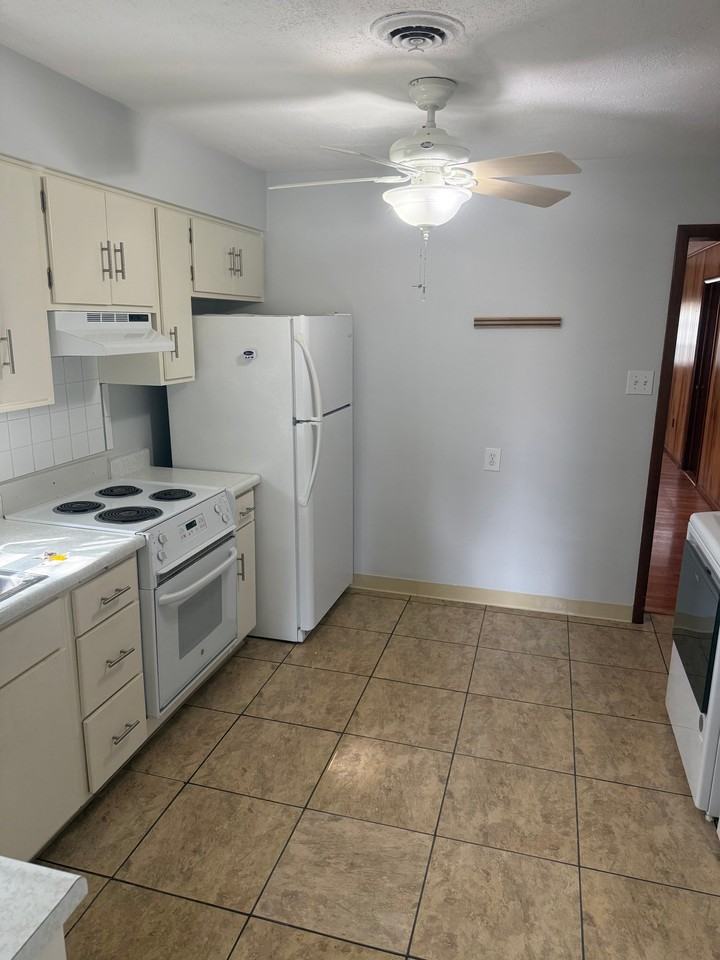 124 Bennett Blvd - Photo 3 of 15